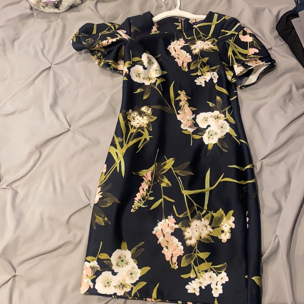 lightly worn excellent quality hi Tommy Hilfiger dress women’s size 4